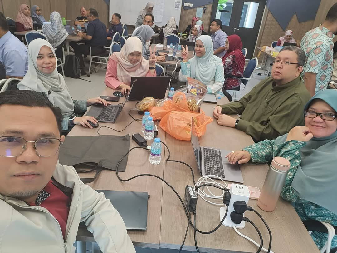 Members at work, round table, Proposal workshop